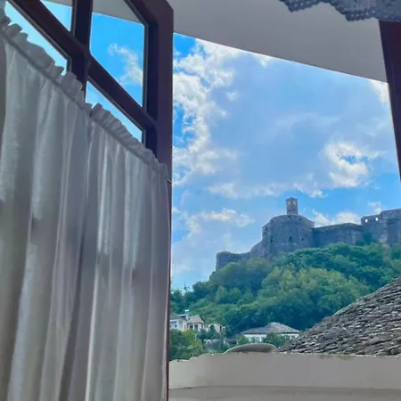 Cico &private מלון Gjirokastër